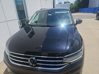 Used 2022 Volkswagen Tiguan SE image 1