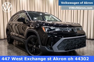 New 2025 Volkswagen Taos SE image 1