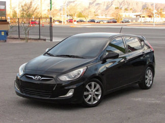 Used 2012 Hyundai Accent SE image 1