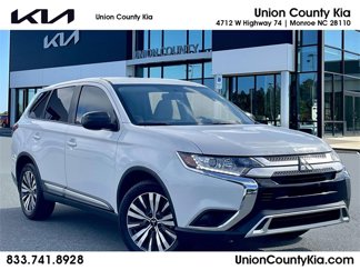 Used 2019 Mitsubishi Outlander ES image 1