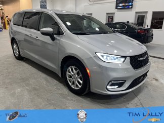 Used 2023 Chrysler Pacifica Touring-L image 1