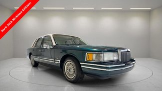 Used 1992 Lincoln Town Car Signature image 1