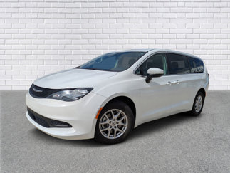 Used 2022 Chrysler Voyager LX image 1