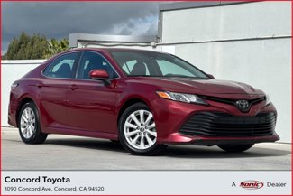 Used 2020 Toyota Camry LE image 1