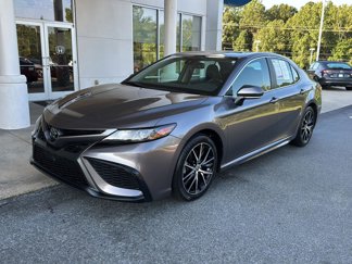 Used 2022 Toyota Camry SE image 1