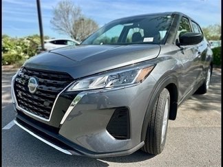 New 2025 Nissan Kicks Play S image 1