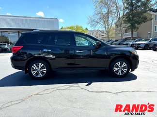 Used 2020 Nissan Pathfinder S image 1