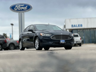 Used 2020 Ford Fusion SE image 1