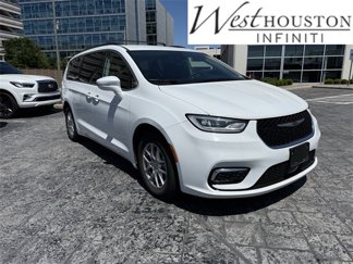 Used 2022 Chrysler Pacifica Touring-L image 1