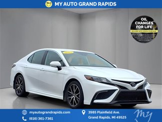 Used 2023 Toyota Camry SE image 1