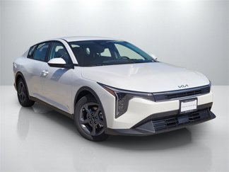 New 2025 Kia K4 LXS image 1