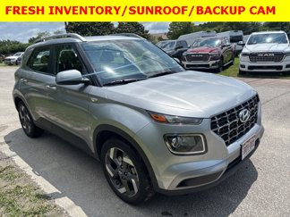 Used 2024 Hyundai Venue SEL image 1