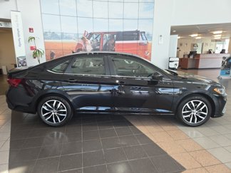 New 2025 Volkswagen Jetta SE image 1