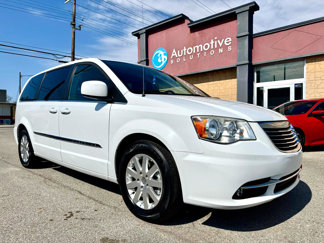 Used 2014 Chrysler Town & Country Touring image 1