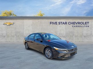 Used 2024 Hyundai Elantra SEL image 1