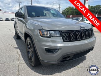 Used 2019 Jeep Grand Cherokee Laredo image 1