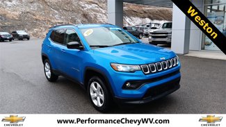 Used 2022 Jeep Compass Latitude image 1