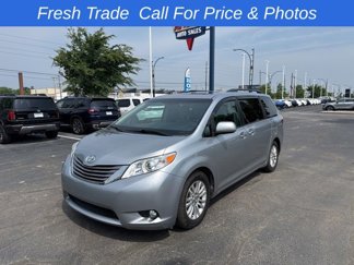 Used 2016 Toyota Sienna XLE image 1