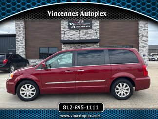 Used 2016 Chrysler Town & Country Touring w/ Driver Convenience Group image 1