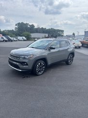 Used 2022 Jeep Compass Limited image 1