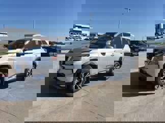 Used 2022 Nissan Rogue SV image 1