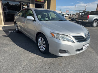 Used 2010 Toyota Camry LE image 1