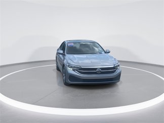 Used 2023 Volkswagen Jetta SE image 1