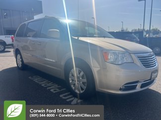 Used 2014 Chrysler Town & Country Touring image 1