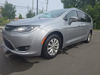 Used 2019 Chrysler Pacifica Touring-L image 1
