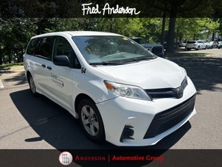 Used 2020 Toyota Sienna L image 1