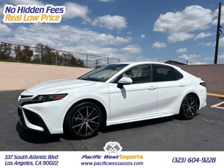 Used 2022 Toyota Camry SE image 1