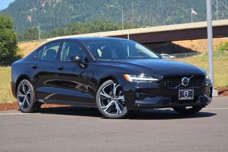Used 2025 Volvo S60 B5 Core image 1