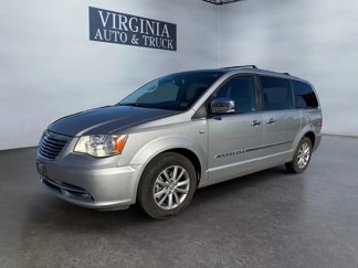 Used 2014 Chrysler Town & Country Touring-L image 1