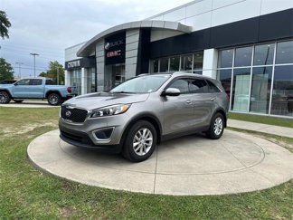 Used 2017 Kia Sorento LX w/ LX Convenience Package image 1