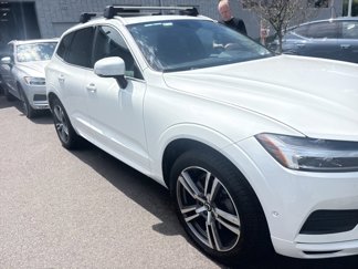 Certified 2019 Volvo XC60 T6 Momentum w/ Premium Package image 1