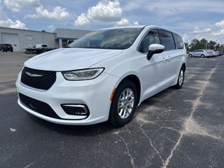 Used 2023 Chrysler Pacifica Touring-L image 1