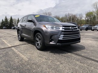 Used 2019 Toyota Highlander LE image 1