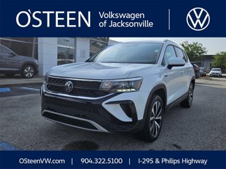 Certified 2024 Volkswagen Taos SE image 1