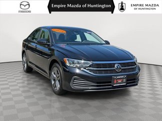 Used 2023 Volkswagen Jetta SE image 1