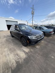 Used 2020 Volkswagen Tiguan SE w/ Panoramic Sunroof Package image 1