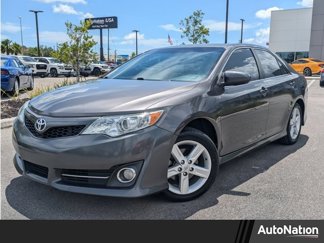 Used 2014 Toyota Camry SE image 1