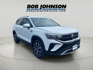 Used 2022 Volkswagen Taos SE w/ Panoramic Sunroof Package image 1