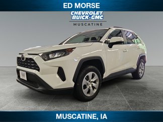 Used 2021 Toyota RAV4 LE image 1