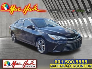 Used 2015 Toyota Camry LE image 1