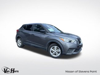 Used 2020 Nissan Kicks S image 1