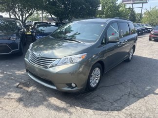 Used 2014 Toyota Sienna L image 1
