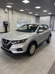 Used 2020 Nissan Rogue Sport S image 1