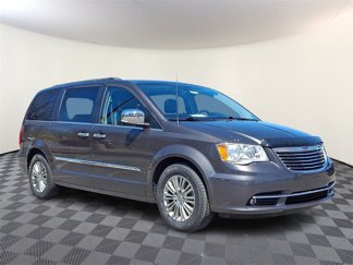 Used 2016 Chrysler Town & Country Touring-L image 1