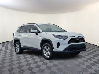 Used 2020 Toyota RAV4 LE image 1