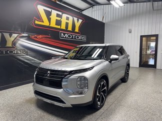 Used 2022 Mitsubishi Outlander SE image 1